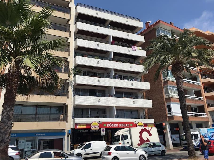 Lloret De Mar - Beachside Apartment - Free Parking - Limited Size Car Luaran gambar
